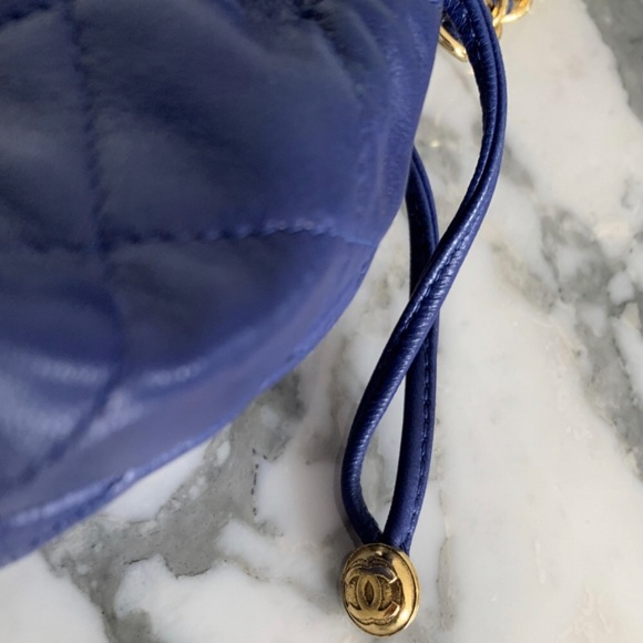 100% CHANEL Vintage Blue Leather Gold Bucket Bag - Picture 3 of 4